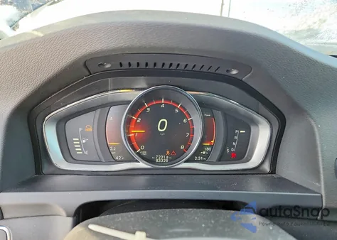 2017 Volvo V60 T5 Premier z USA, uszkodzony, nr VIN YV140MEK2H1351513